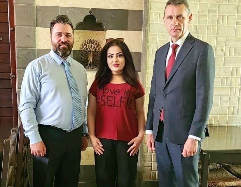 سنا الصايغ مع مسؤول روسي حزيران 2023